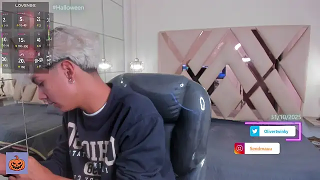 OliverTwinky online show from 10.25.25