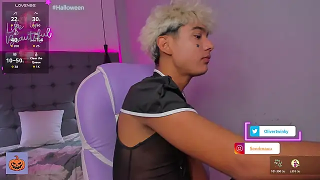 OliverTwinky online show from 10.31.25