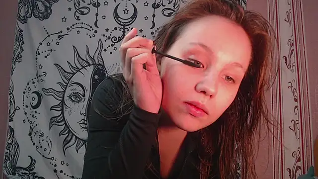 Snapshot of Thighswithspikes chatting on 09.18.25 Thighswithspikes online show from 09.18.25