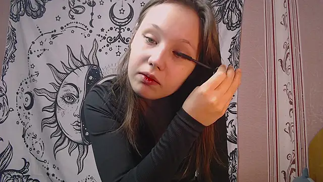 Snapshot of Thighswithspikes chatting on 09.19.25 Thighswithspikes online show from 09.19.25