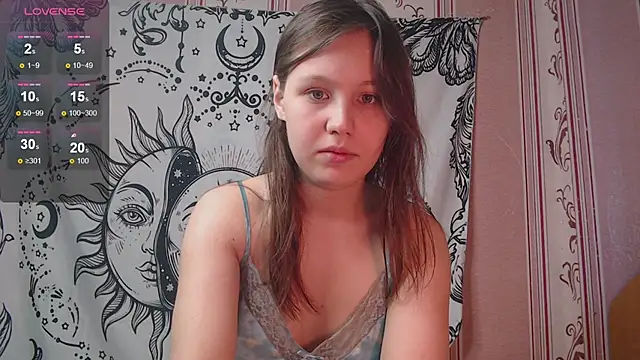 Snapshot of Thighswithspikes chatting on 10.28.25 Thighswithspikes online show from 10.28.25