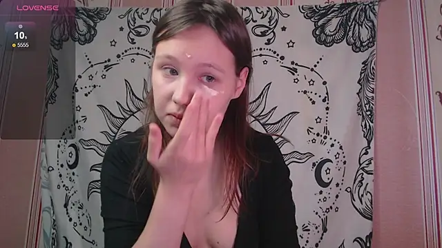 Snapshot of Thighswithspikes chatting on 10.31.25 Thighswithspikes online show from 10.31.25