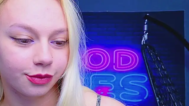 Snapshot of AlessiaCroft chatting on 04.27.26 AlessiaCroft online show from 04.27.26