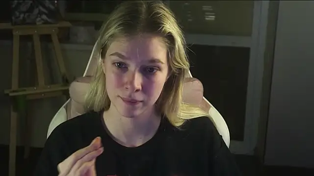 Snapshot of nethasim chatting on 03.22.25 nethasim online show from 03.22.25