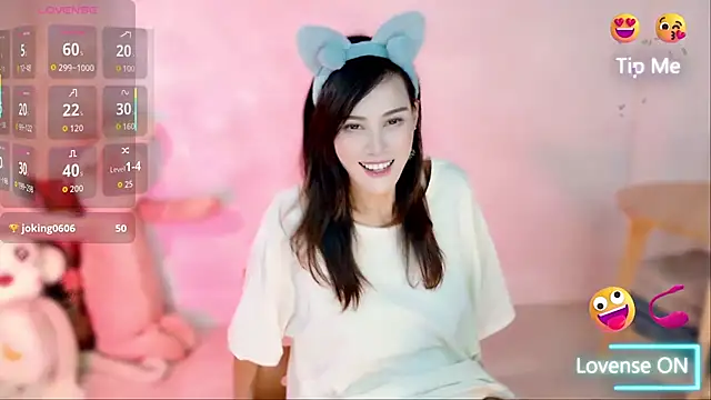 LunaBelle1984 online show from 09.17.25