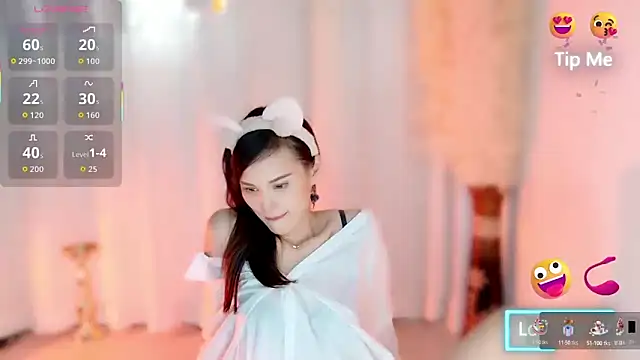 LunaBelle1984 online show from 09.22.25