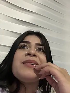 Snapshot of Kariina__69 chatting on 11.18.25 Kariina 69 online show from 11.18.25