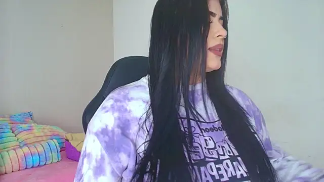 Snapshot of Kariina__69 chatting on 11.25.25 Kariina 69 online show from 11.25.25