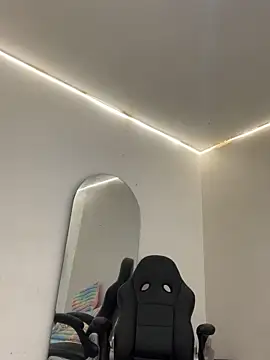 Snapshot of Kariina__69 chatting on 11.26.25 Kariina 69 online show from 11.26.25