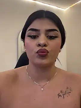 Snapshot of Kariina__69 chatting on 12.05.25 Kariina 69 online show from 12.05.25