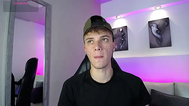 Snapshot of Robbin_Blaze chatting on 12.03.25 Robbin Blaze online show from 12.03.25