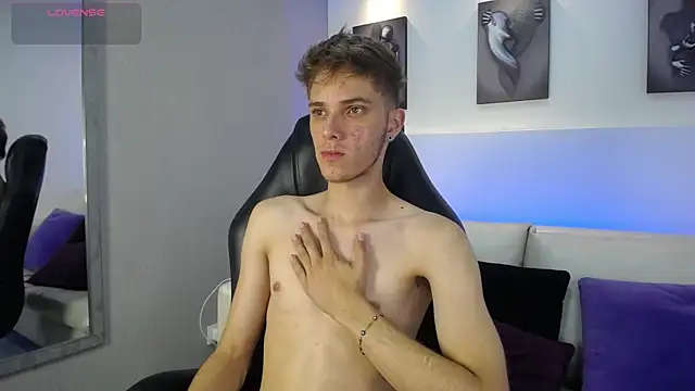 Snapshot of Robbin_Blaze chatting on 12.05.25 Robbin Blaze online show from 12.05.25