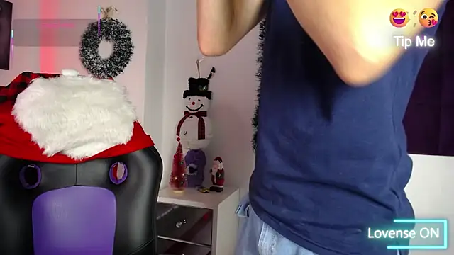 Snapshot of Robbin_Blaze chatting on 12.19.25 Robbin Blaze online show from 12.19.25