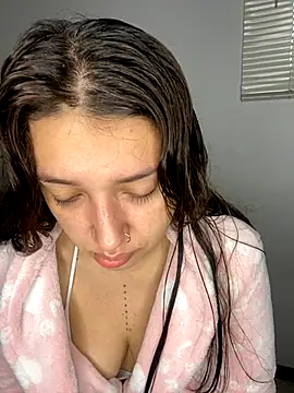 Mia  Gray online show from 10.21.25