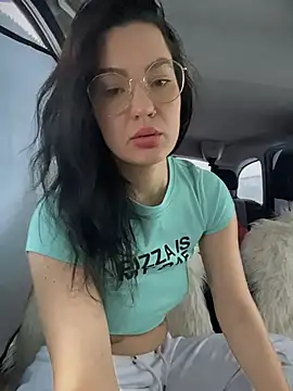 Snapshot of MeekyRich chatting on 12.15.25 MeekyRich online show from 12.15.25