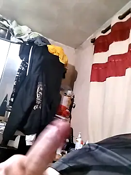 Snapshot of Tattyrob87 chatting on 11.16.25 Tattyrob87 online show from 11.16.25