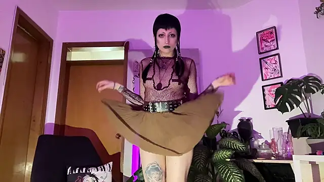 Snapshot of ELENA_UMBRA chatting on 11.27.25 ELENA UMBRA online show from 11.27.25