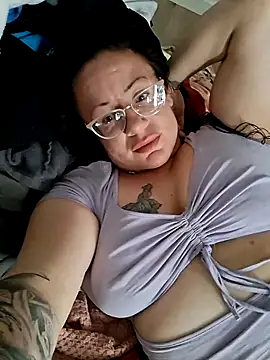 Snapshot of kinkikatie69 chatting on 09.28.25 kinkikatie69 online show from 09.28.25