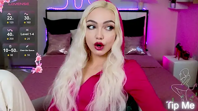 Snapshot of LinaLirian chatting on 09.19.25 LinaLirian online show from 09.19.25