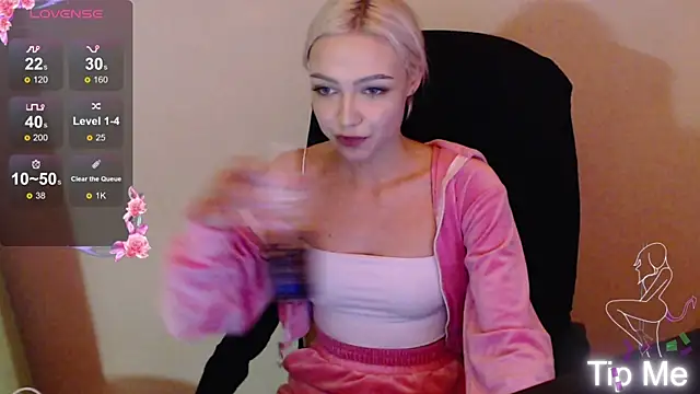 Snapshot of LinaLirian chatting on 10.09.25 LinaLirian online show from 10.09.25