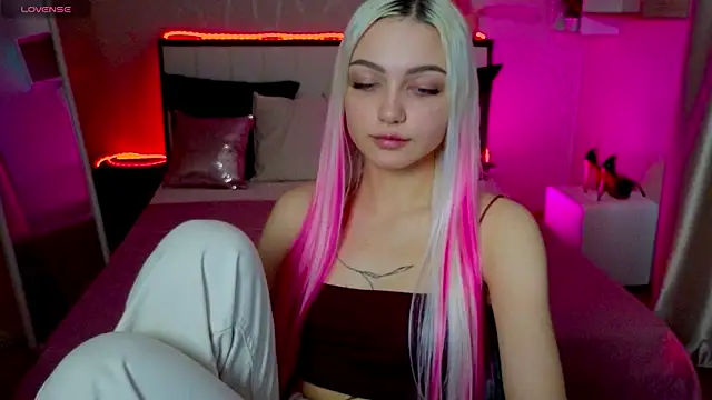 Snapshot of LinaLirian chatting on 11.08.25 LinaLirian online show from 11.08.25