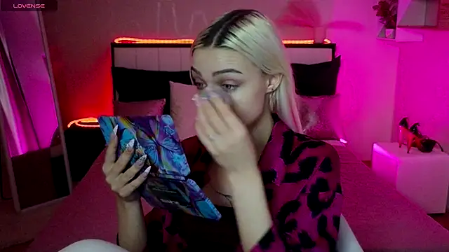 Snapshot of LinaLirian chatting on 11.12.25 LinaLirian online show from 11.12.25