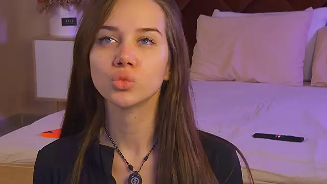 Snapshot of StacyHarland chatting on 11.11.25 StacyHarland online show from 11.11.25