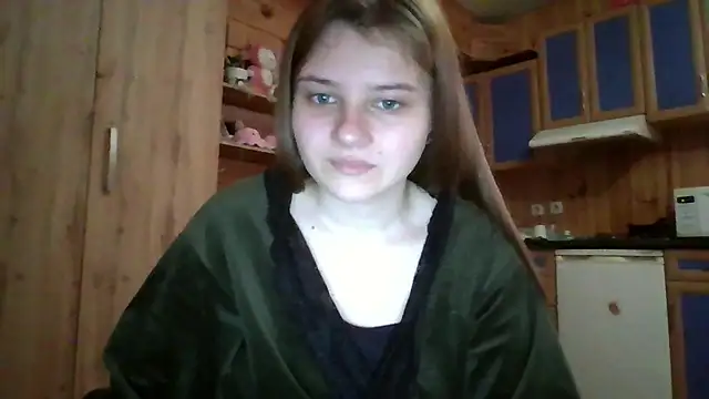 Snapshot of Little_shygirl chatting on 11.17.25 Little shygirl online show from 11.17.25