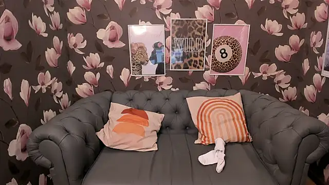 Karen Villis online show from 04.13.26