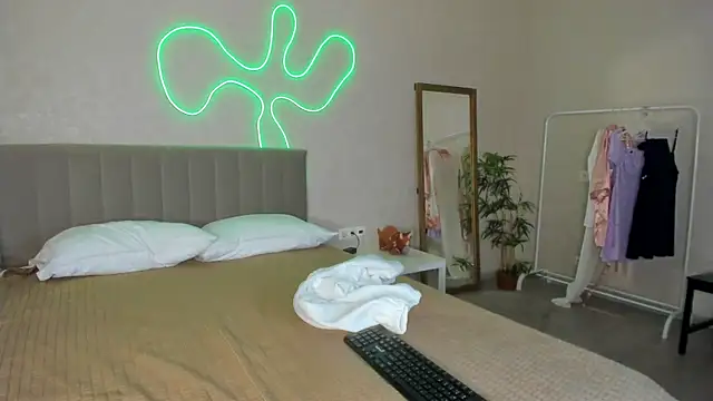 Snapshot of Candy_Cansew chatting on 09.13.25 Candy Cansew online show from 09.13.25