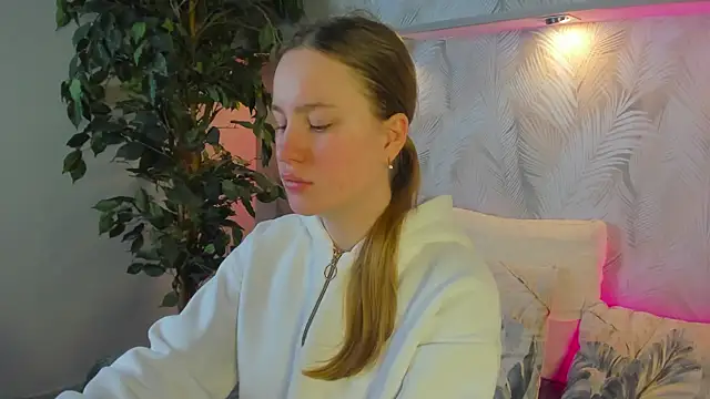 Snapshot of Candy_Cansew chatting on 09.19.25 Candy Cansew online show from 09.19.25