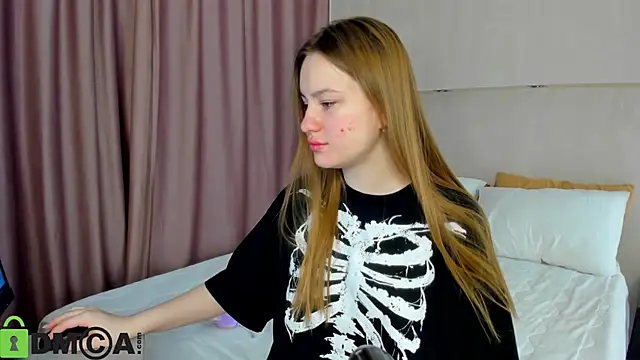 Snapshot of Candy_Cansew chatting on 10.25.25 Candy Cansew online show from 10.25.25