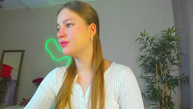 Snapshot of Candy_Cansew chatting on 11.25.25 Candy Cansew online show from 11.25.25