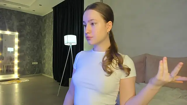 Candy Cansew online show from 12.18.25