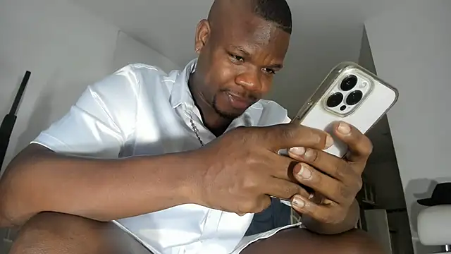 Snapshot of feliipehot chatting on 12.21.25 feliipehot online show from 12.21.25