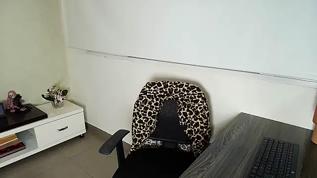  Victoria Collins online show from 10.28.25