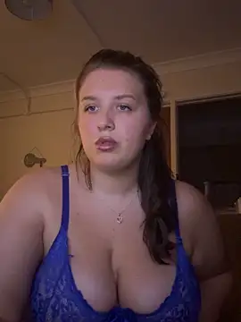 CutieCurvyGirlxo online show from 02.01.26