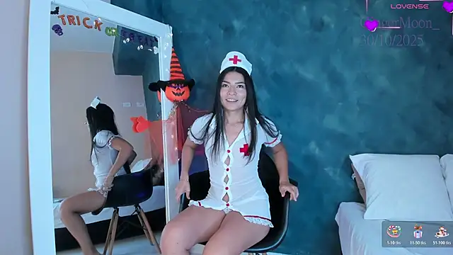 Snapshot of GingerMoon_ chatting on 10.30.25 GingerMoon online show from 10.30.25