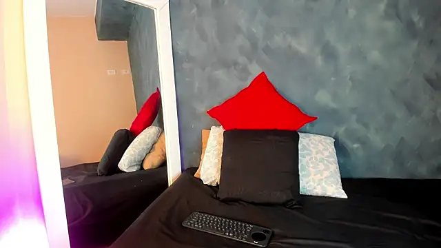 Snapshot of GingerMoon_ chatting on 11.07.25 GingerMoon online show from 11.07.25