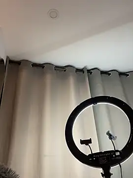 alissradiante1 online show from 10.16.25