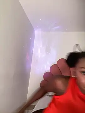 alissradiante1 online show from 10.30.25