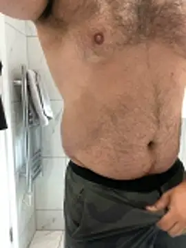 Snapshot of CloudyMuscleBeefy chatting on 04.03.26 CloudyMuscleBeefy online show from 04.03.26