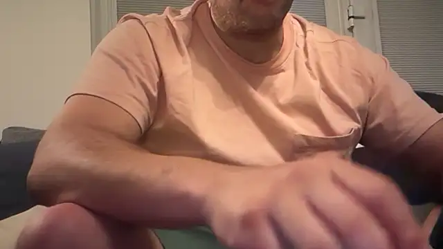 Snapshot of CloudyMuscleBeefy chatting on 04.09.26 CloudyMuscleBeefy online show from 04.09.26