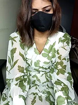 Snapshot of Isha_Sax chatting on 10.04.25 Isha Sax online show from 10.04.25