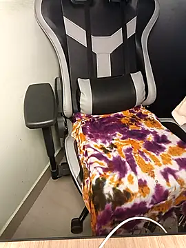 Snapshot of Isha_Sax chatting on 10.19.25 Isha Sax online show from 10.19.25