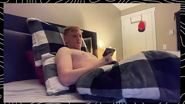 Snapshot of lustylyndon chatting on 12.21.25 lustylyndon online show from 12.21.25