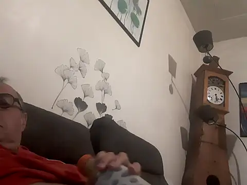 Snapshot of Vince072 chatting on 09.19.25 Vince072 online show from 09.19.25