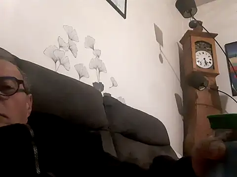 Snapshot of Vince072 chatting on 10.03.25 Vince072 online show from 10.03.25