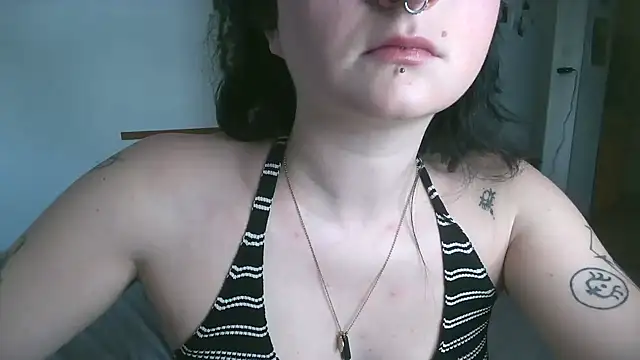 Violett3333 online show from 10.23.25