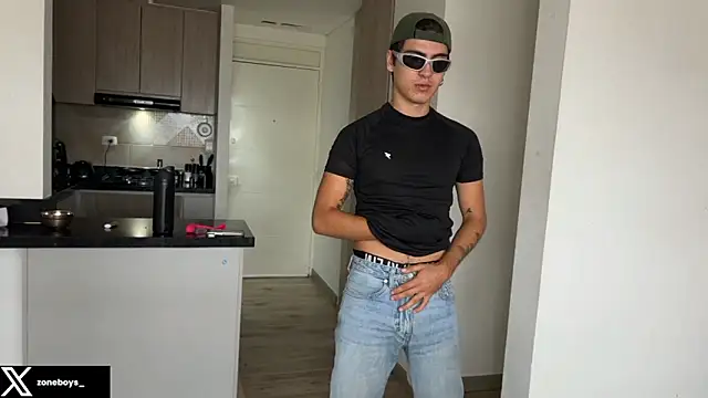 Snapshot of zoneboys chatting on 12.18.25 zoneboys online show from 12.18.25